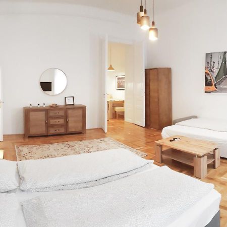 Appartamento Luxury New Cozy Flat At Dob Street Nearby Gozsdu Court Budapest Esterno foto