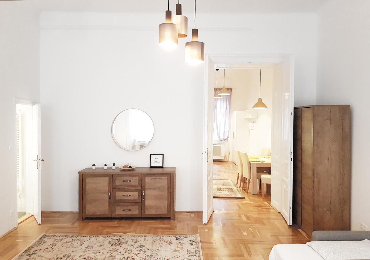 Appartamento Luxury New Cozy Flat At Dob Street Nearby Gozsdu Court Budapest Esterno foto