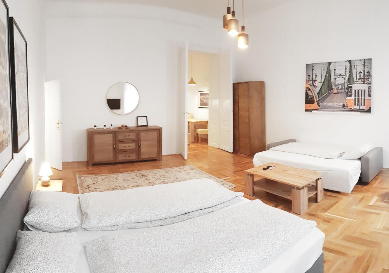 Appartamento Luxury New Cozy Flat At Dob Street Nearby Gozsdu Court Budapest Esterno foto