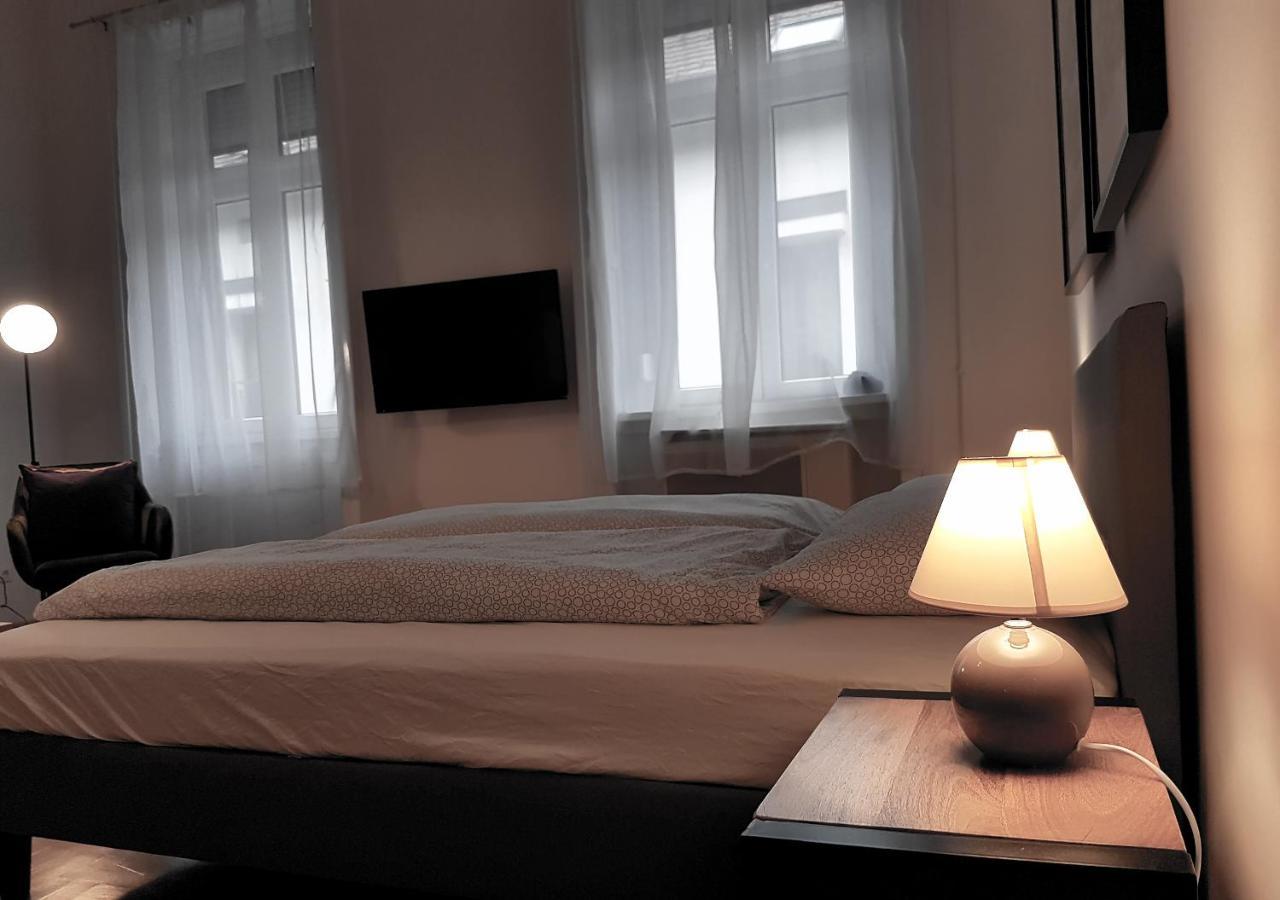 Appartamento Luxury New Cozy Flat At Dob Street Nearby Gozsdu Court Budapest Esterno foto
