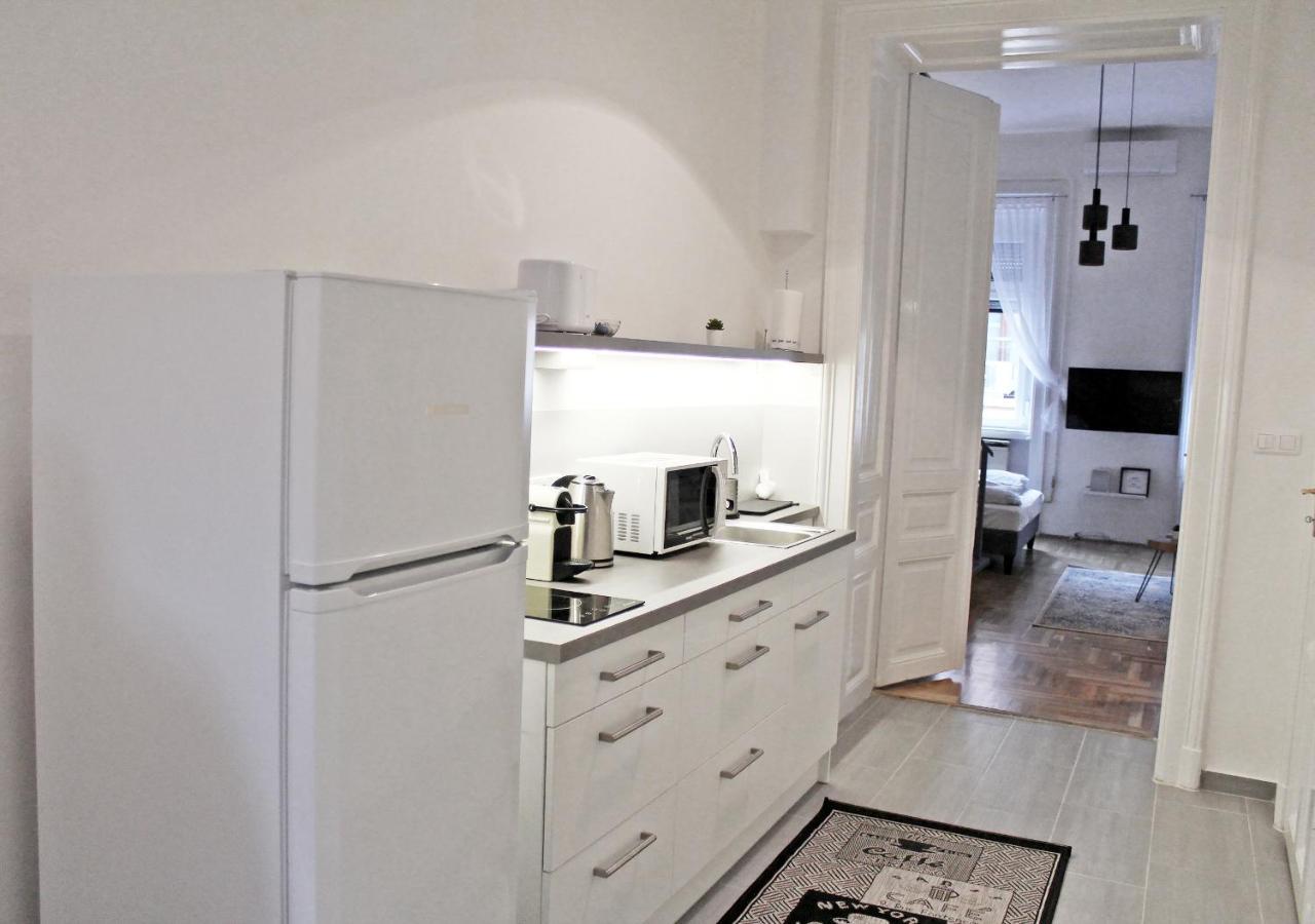 Appartamento Luxury New Cozy Flat At Dob Street Nearby Gozsdu Court Budapest Esterno foto