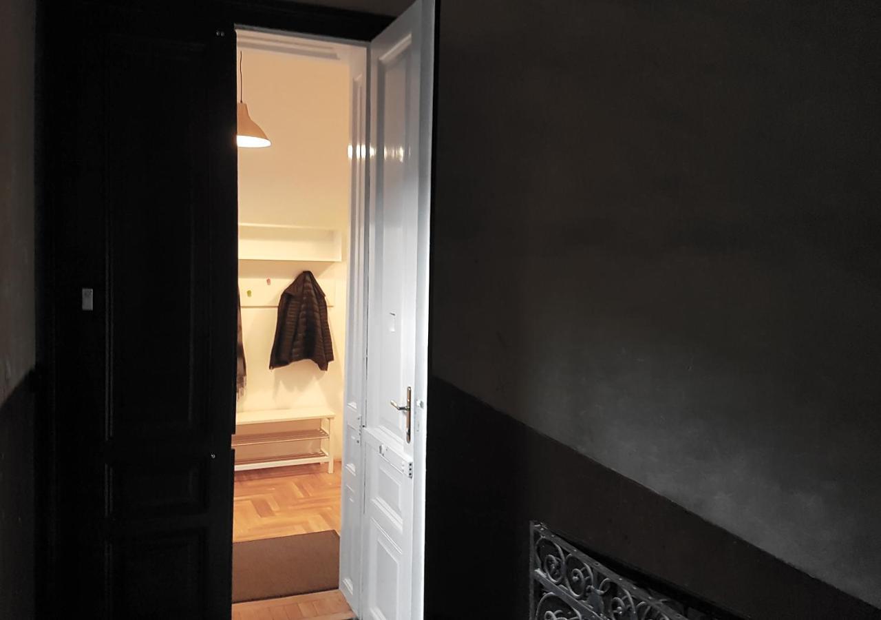 Appartamento Luxury New Cozy Flat At Dob Street Nearby Gozsdu Court Budapest Esterno foto