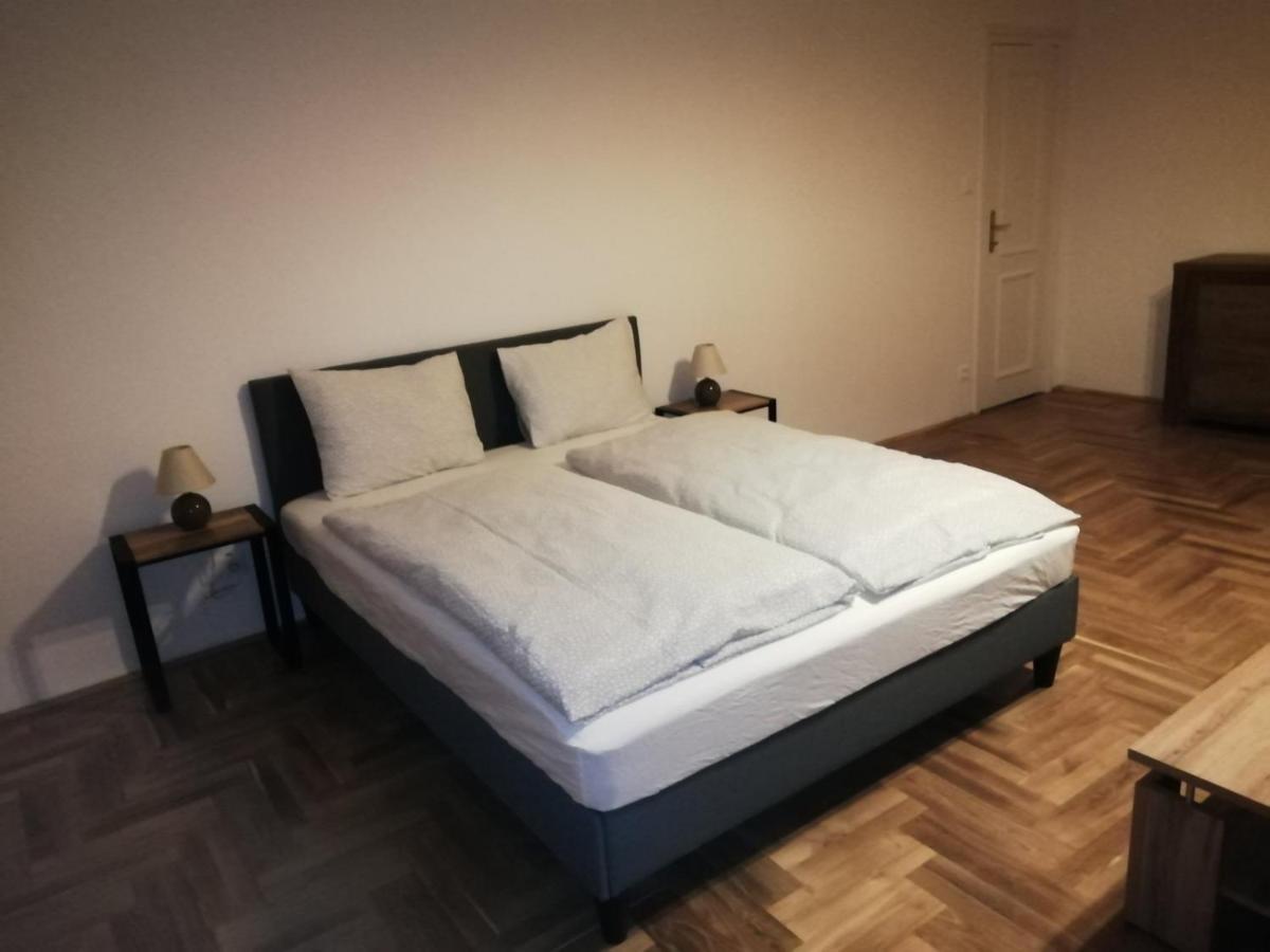 Appartamento Luxury New Cozy Flat At Dob Street Nearby Gozsdu Court Budapest Esterno foto