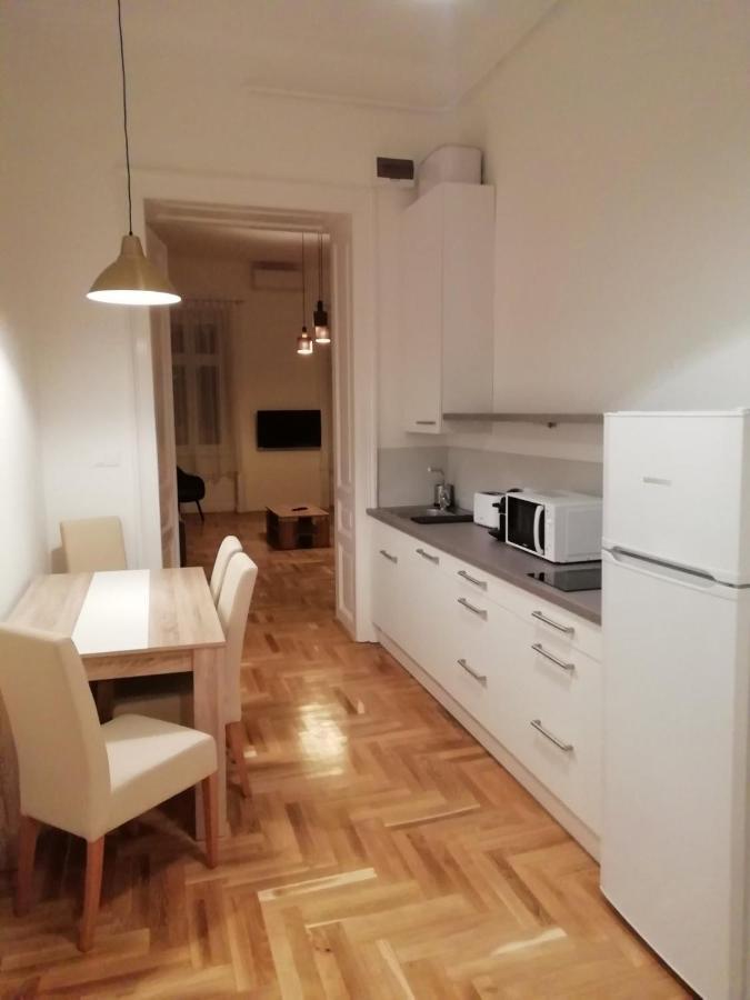 Appartamento Luxury New Cozy Flat At Dob Street Nearby Gozsdu Court Budapest Esterno foto