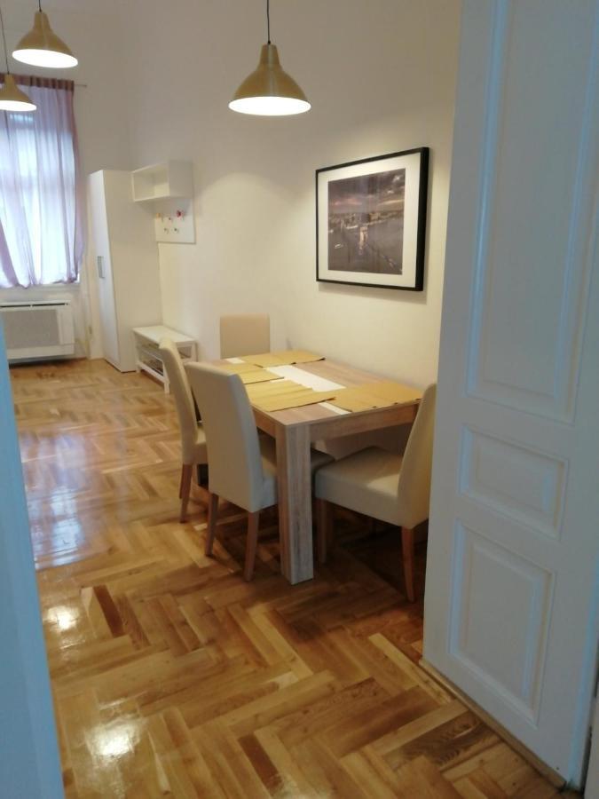 Appartamento Luxury New Cozy Flat At Dob Street Nearby Gozsdu Court Budapest Esterno foto