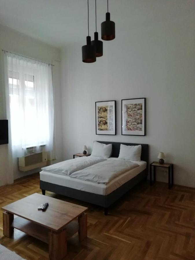 Appartamento Luxury New Cozy Flat At Dob Street Nearby Gozsdu Court Budapest Esterno foto